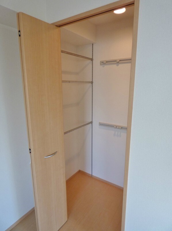 物件内観写真12　(ウォークインクローゼット)