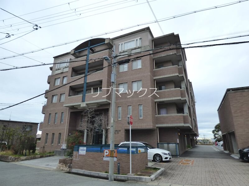 物件外観写真1　(なんと今なら駐車場1台無料。)