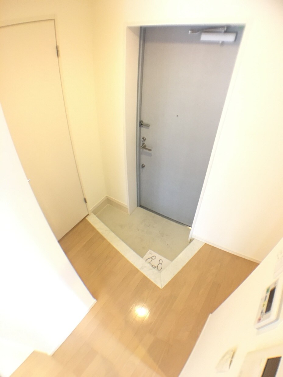 物件内観写真4　(玄関)