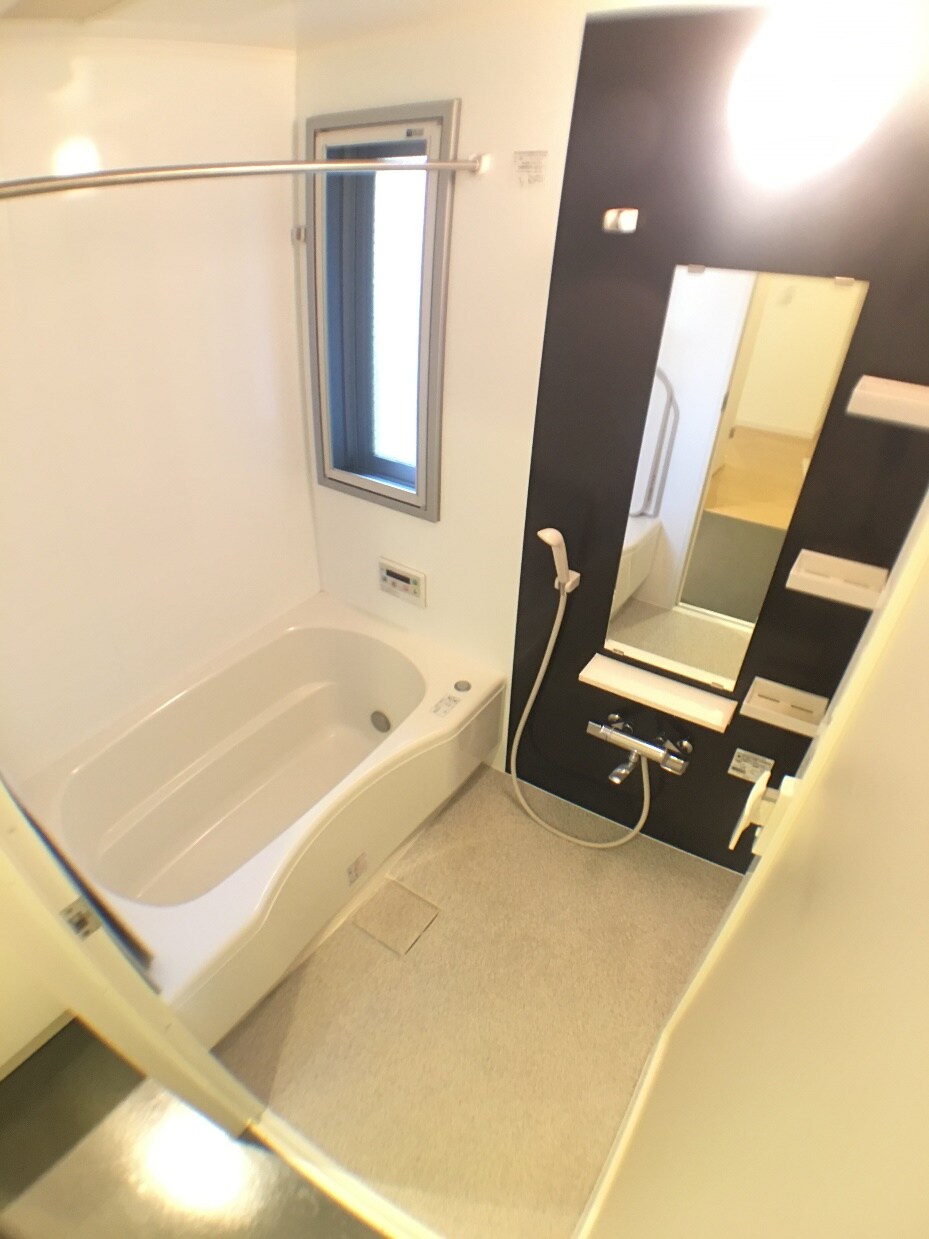 物件内観写真8　(ゆったりな浴室)