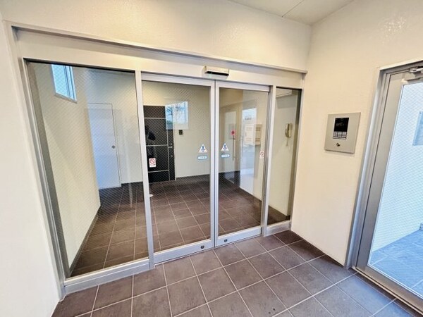 エントランス(当店は家主強制でない場合、消毒・抗菌代や安心サポート代など不)