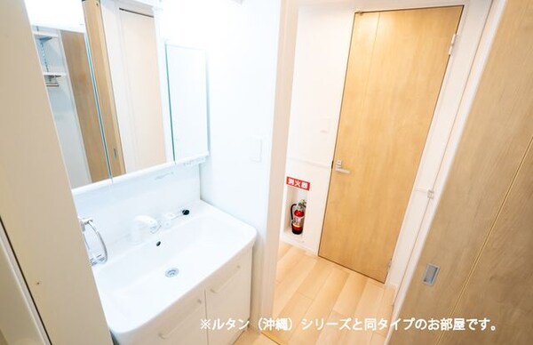 独立洗面台
