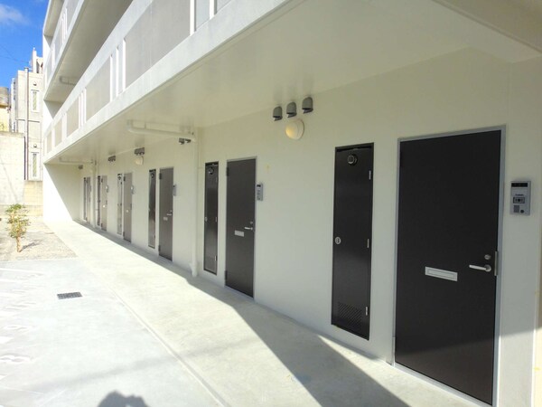 エントランス(類似物件の写真となります。※イメージ、現状優先。)