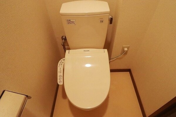 トイレ(別号室の写真となります（反転タイプ）)