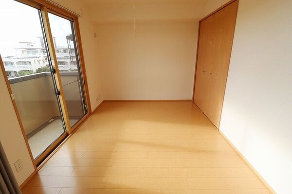 居室(別号室のお写真です（間取り違い）)