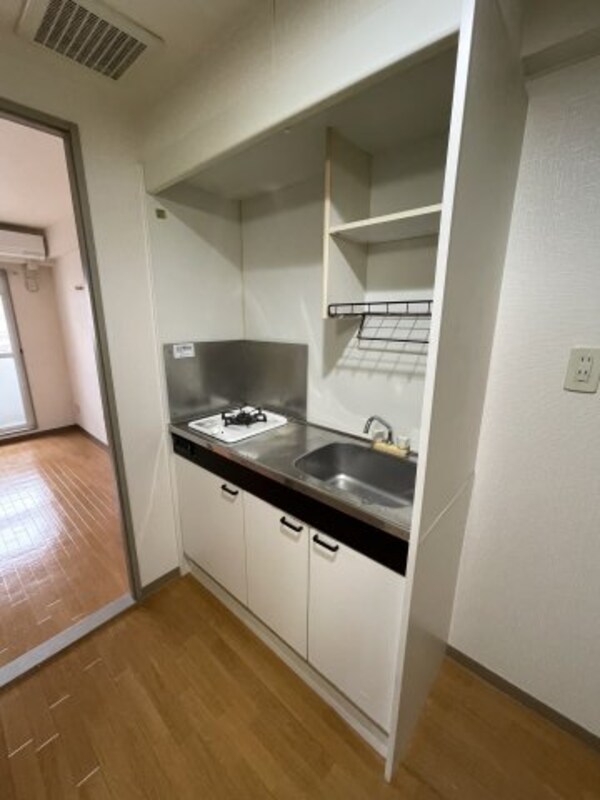 キッチン(同物件別号室参考写真)