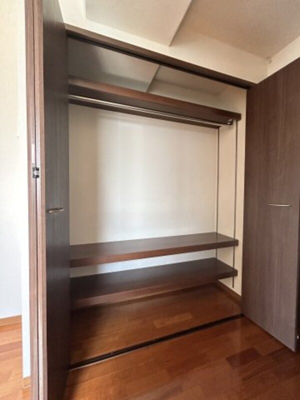 収納(同物件別号室参考写真)