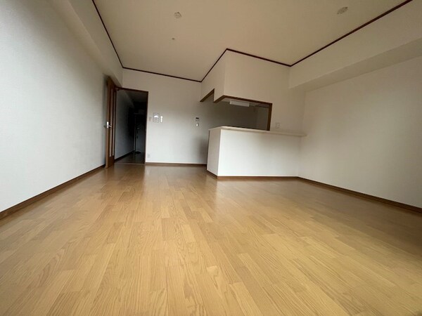 居室(※同物件、別部屋参考写真)