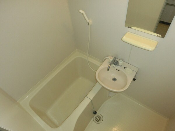 浴室(ユニットバス・鏡付)