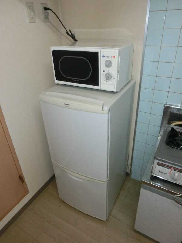 物件内観写真13　(電子レンジ・冷蔵庫)