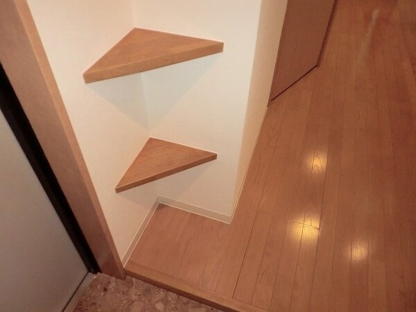 玄関(※同マンション別部屋の参考写真です。)