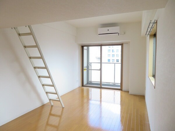 居室(※同マンション別部屋の参考写真です。)