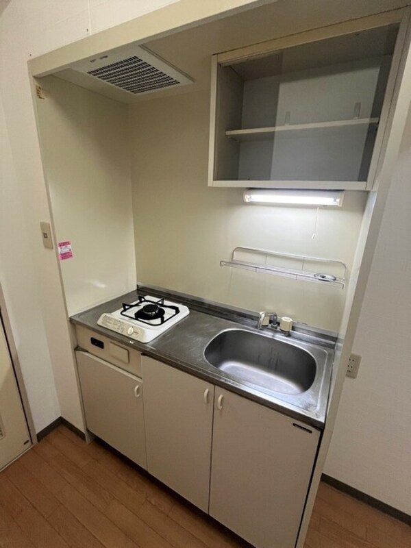 キッチン(同物件別号室参考写真)