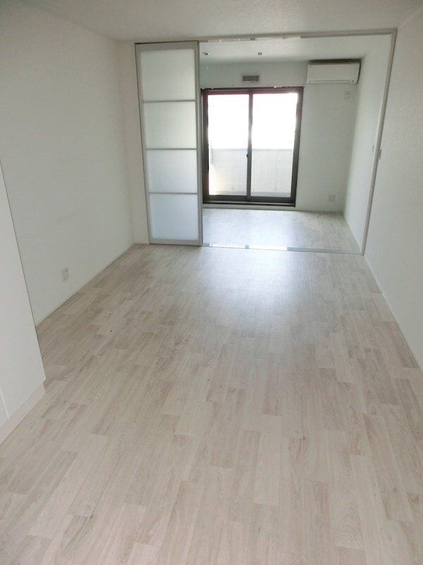居室(※同物件別号室参考写真)