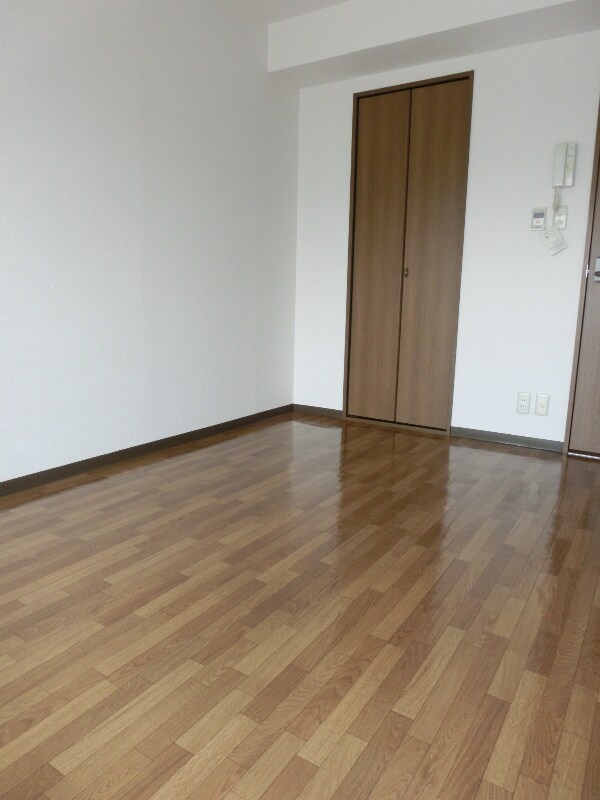 居室(※同マンション別部屋参考写真)