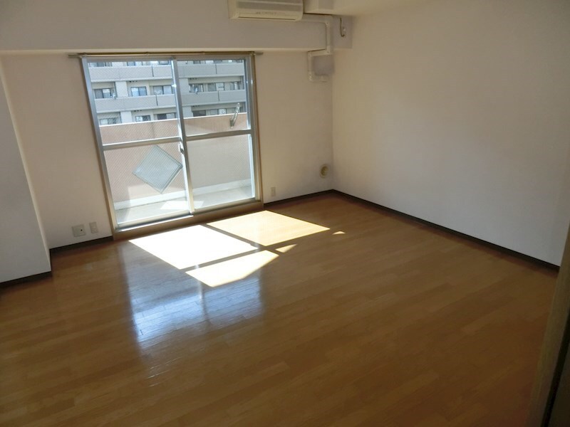 物件内観写真6　(※同物件の別号室の写真です)