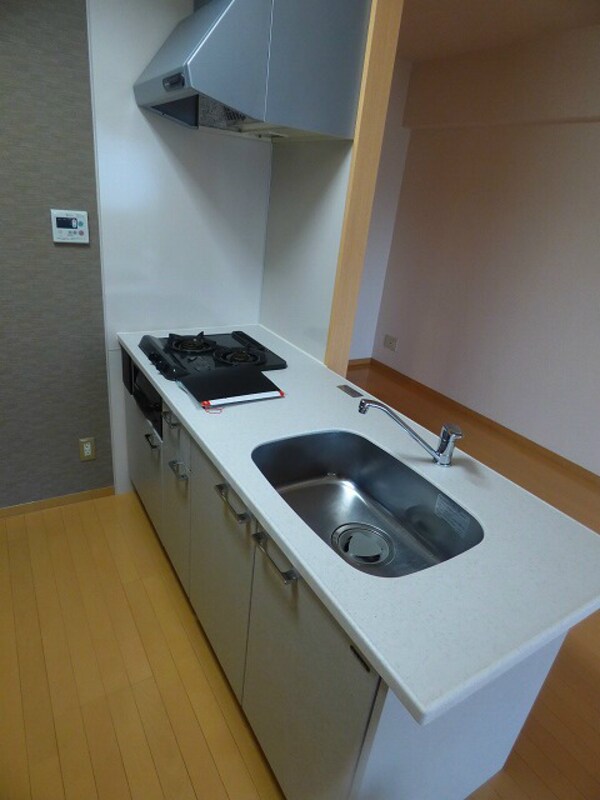 キッチン(※同マンション別部屋の参考写真です。)