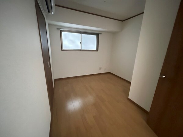 寝室(※同物件、別部屋参考写真)