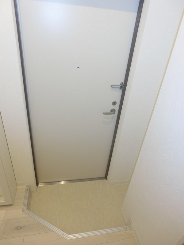玄関(※同物件別部屋参考写真建具の色要確認)