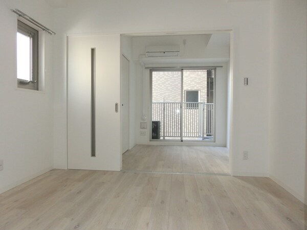 居室(※同物件別部屋参考写真建具の色要確認)