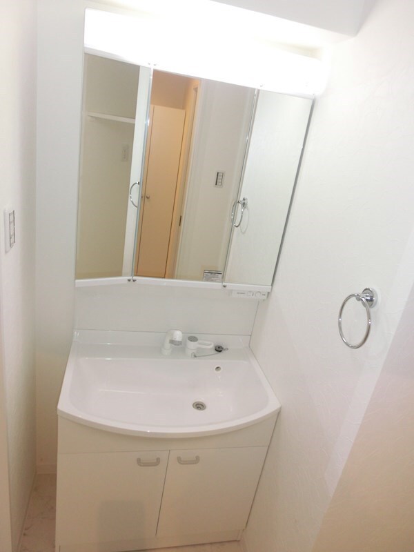 洗面・脱衣所(※同物件別部屋参考写真建具の色要確認)