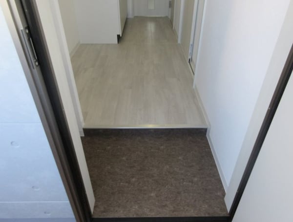 玄関(※同物件別号室参考写真)