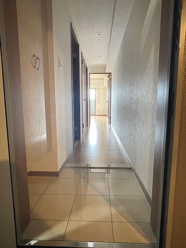 玄関(※同物件、別部屋参考写真)