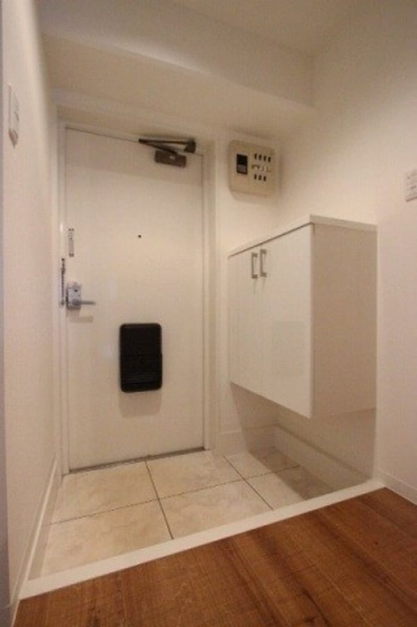 玄関(※同物件別部屋参考写真)