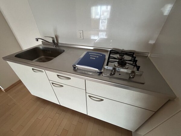 キッチン(同物件別号室参考写真)