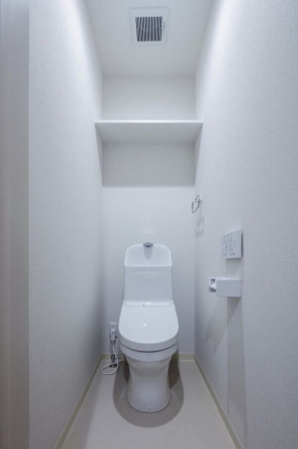 トイレ(※同型モデル参考写真)