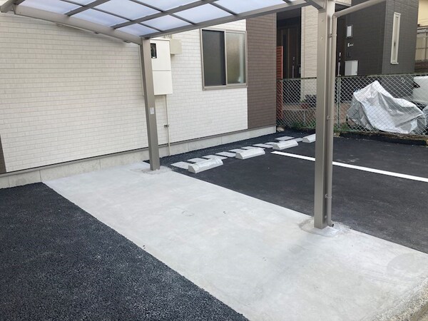 駐車場(※同物件別号室参考写真)
