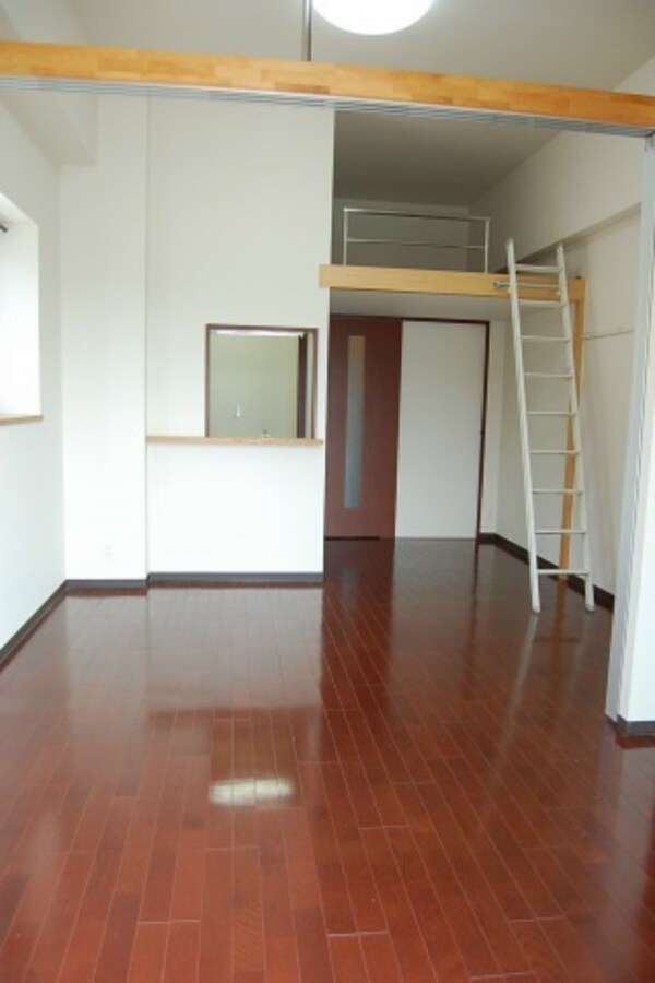 居室(※同マンション別部屋の参考写真です。)