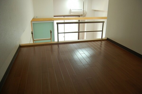 寝室(※同マンション別部屋の参考写真です。)