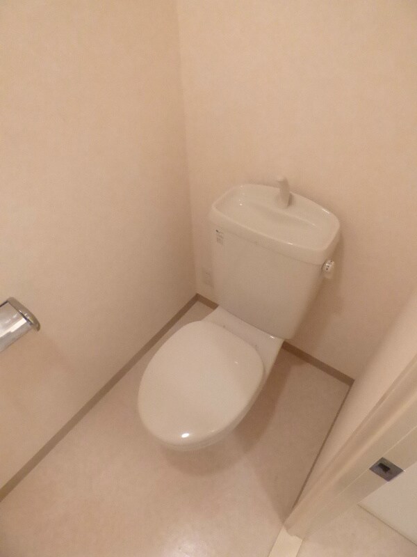 トイレ(同物件別部屋参考写真)
