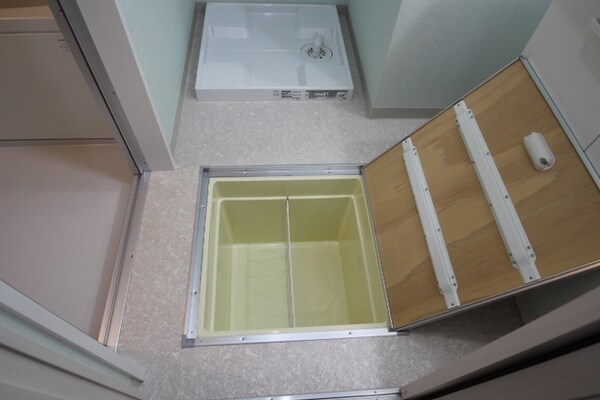 収納(床下収納)