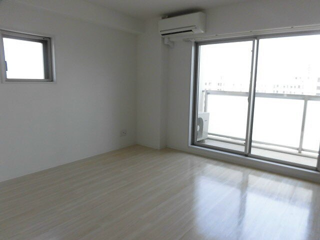 物件内観写真6　(※同物件の別号室です。)