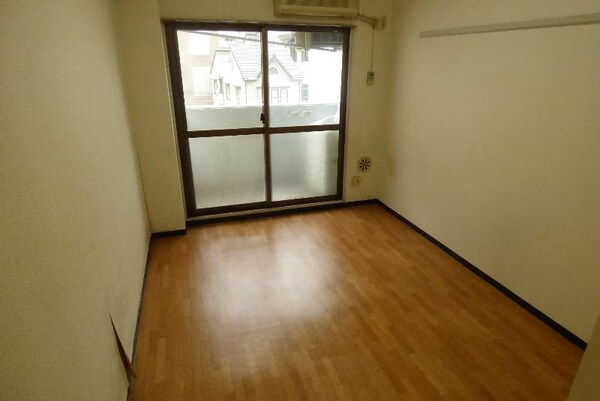 寝室(※同物件別部屋参考写真)
