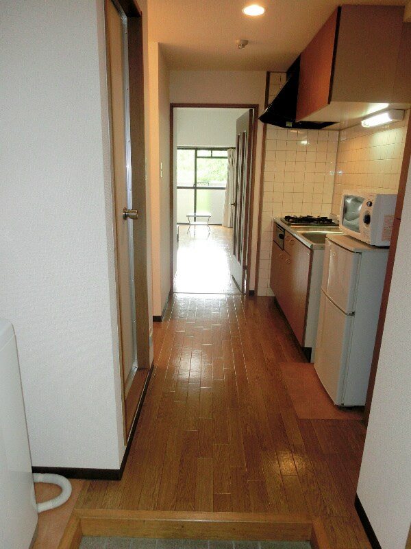 玄関(※同物件別号室参考写真)