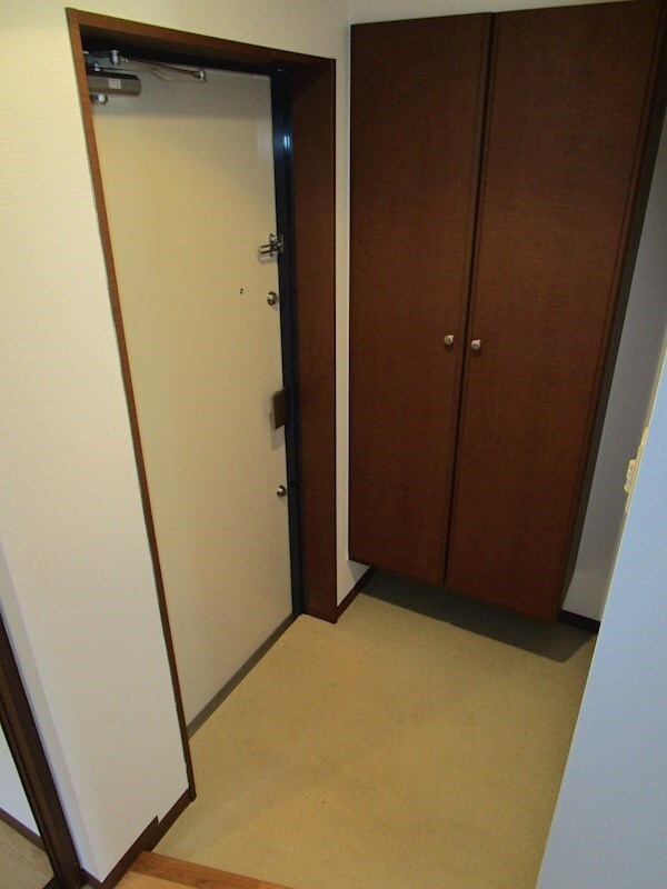 玄関(※同物件別部屋参考写真)