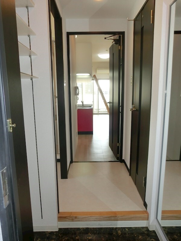 物件内観写真3　(玄関)