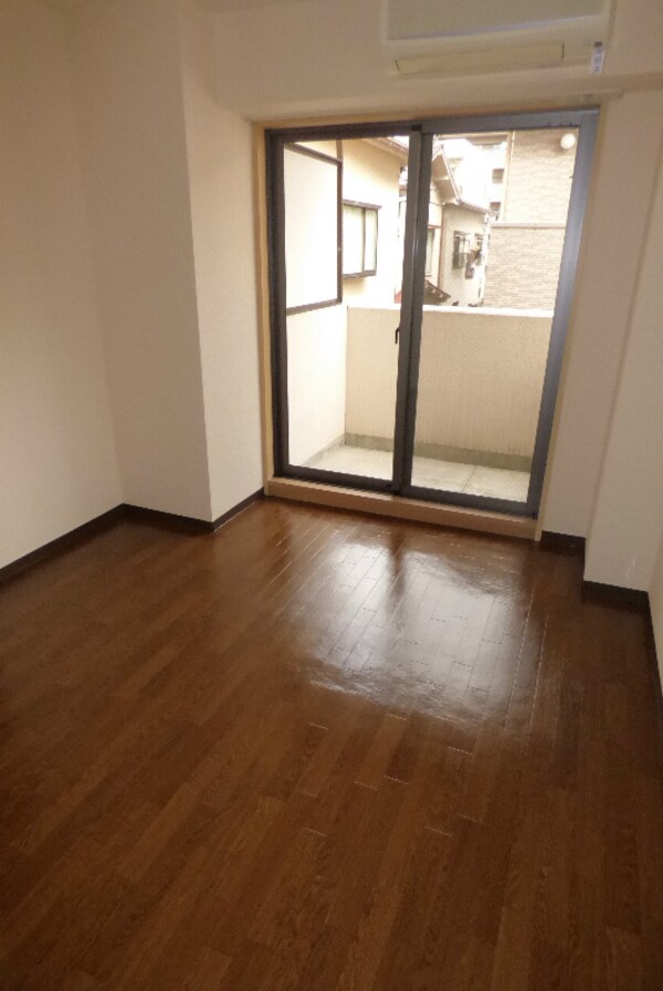 寝室(同物件別号室参考写真)