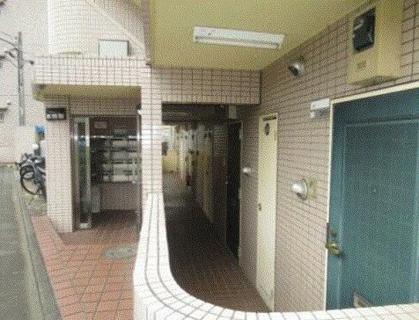 エントランス(備え付け家具備品（同仕様）)