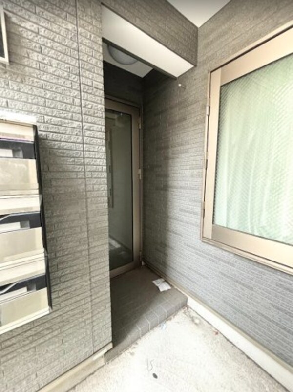 エントランス(備え付け家具備品（同仕様）)
