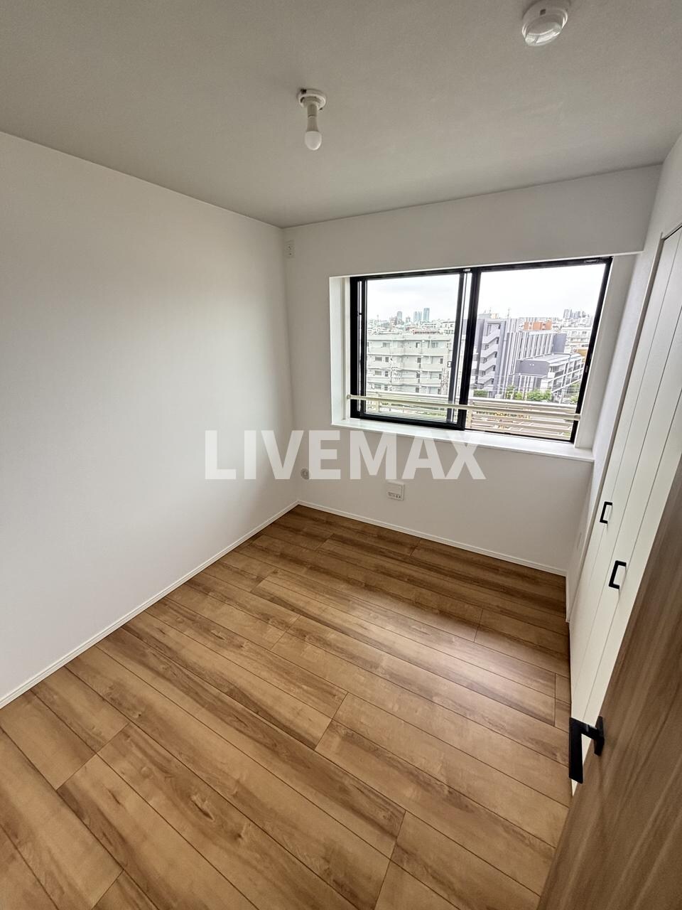 物件内観写真15　(※別号室参考写真)