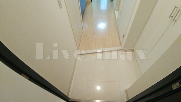 玄関(家具家電付きセットアップ賃貸)