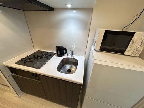 物件内観写真4　(冷蔵庫、電子レンジ等リブマックス仕様の家具家電付き)