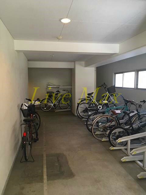 物件内観写真11　(駐輪場)