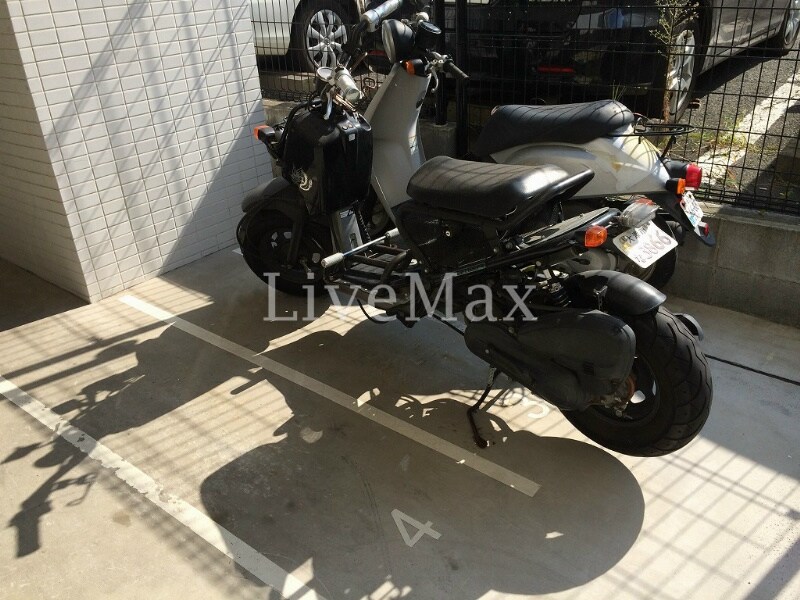 物件内観写真14　(バイク置場)