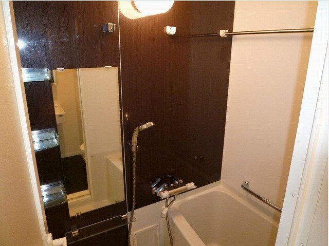 物件内観写真6　(浴室乾燥機あり。)