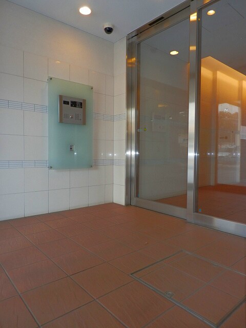 物件外観写真2　(オートロック対応)